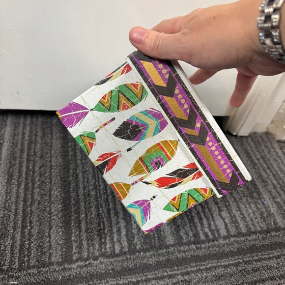 Keep Dreaming Decorative Storage Box – Feather Design, Colorful Lid - Picture 2 of 4